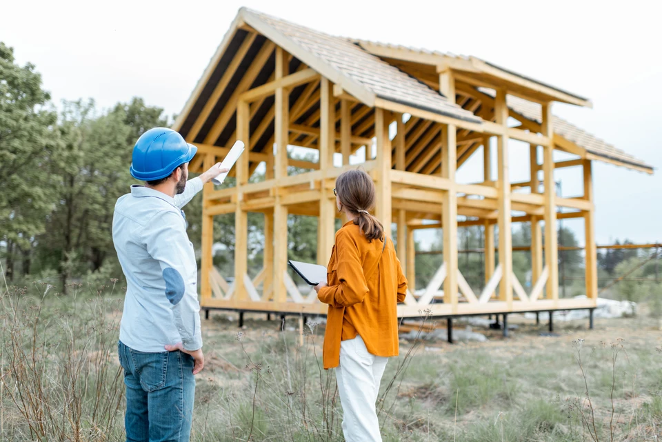 Extérieur d'une maison moderne avec extension en bois